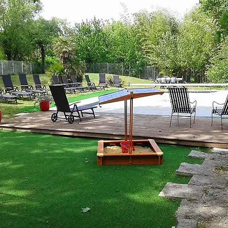 Sleeps 26 Pool Hébergement de vacances Salinelles